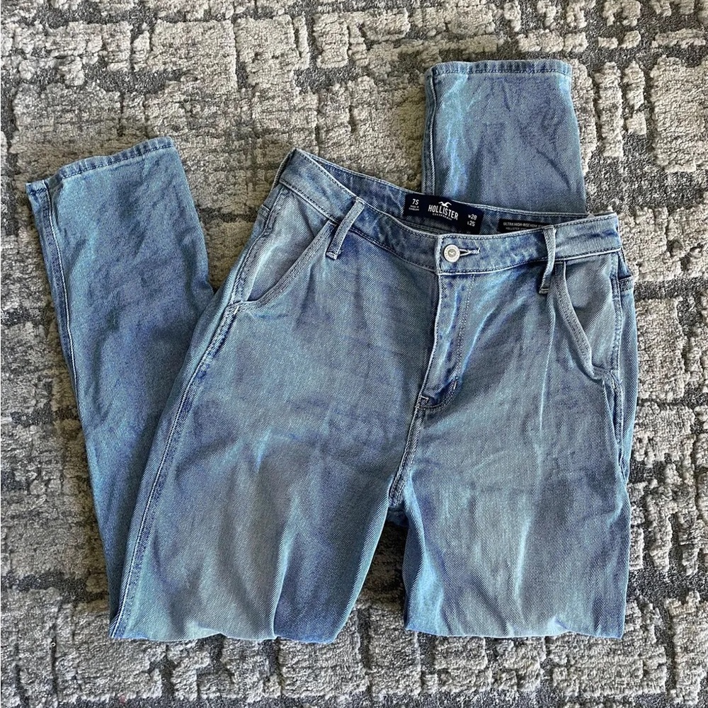 High waisted Hollister Straight Jeans